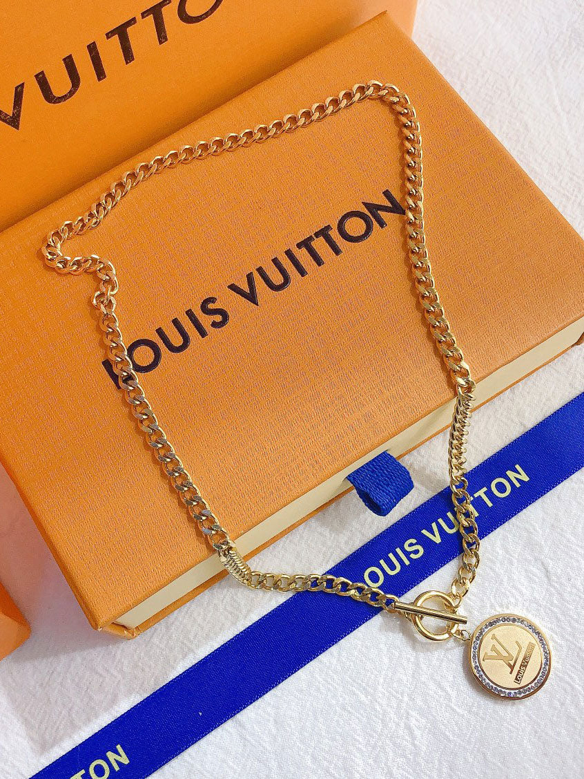 سلسال لويس فيتون بيق لوقو قولد سلسال louis vuitton ذهبي