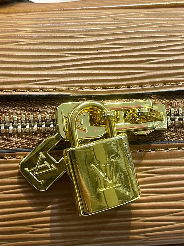 شنطة لويس فيتون ماستر نيو شايب شنط وحقائب louis vuitton bags