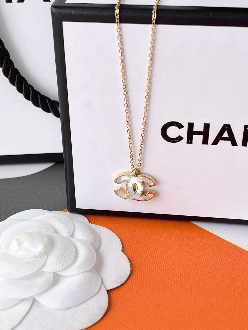 سلسال شانيل ناعم شيل ابيض سلسال chanel