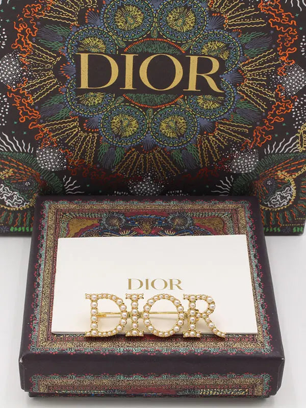 بروش ديور الجديد 45 بروش dior ذهبي