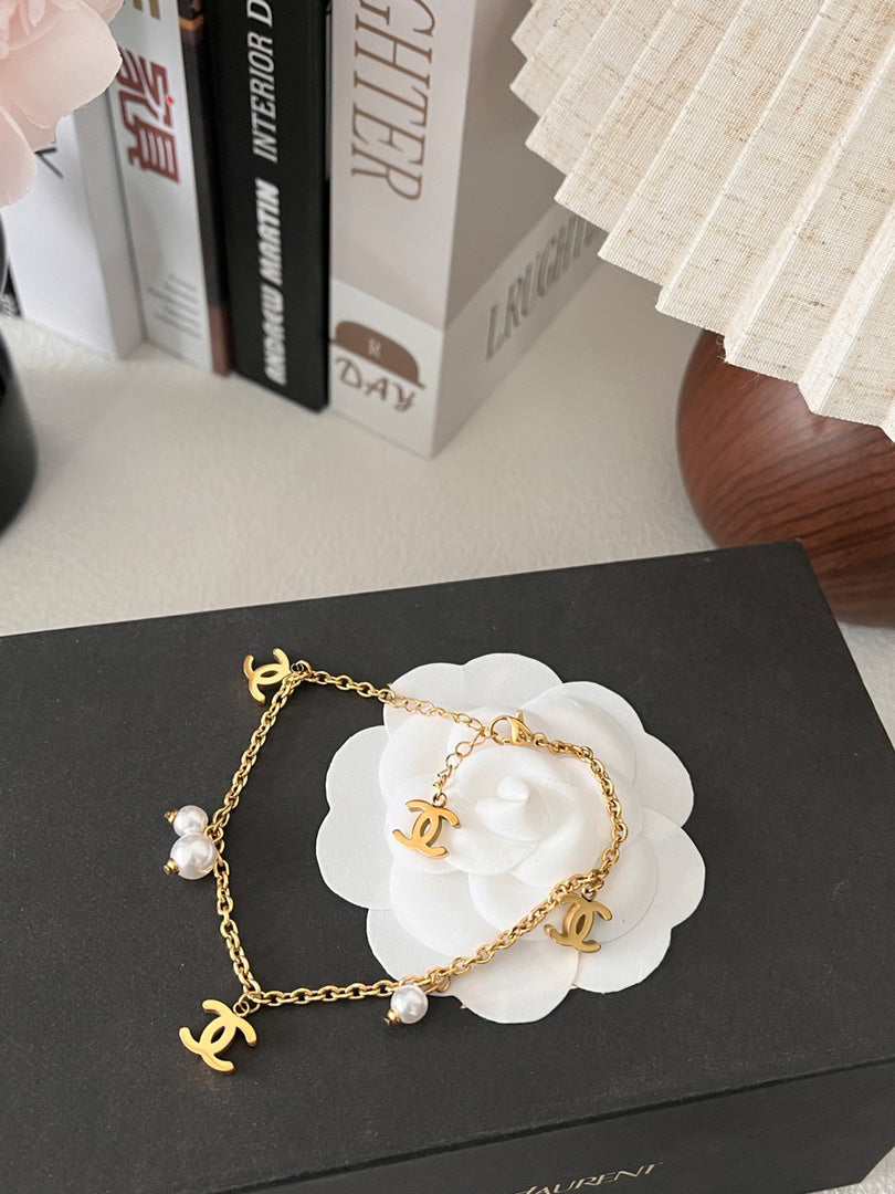 اسواره شانيل لولو بيرل لوقو اسواره chanel