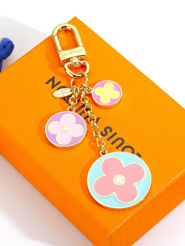 ميدالية لويس فيتون بينك لوقو ميدالية louis vuitton ذهبي