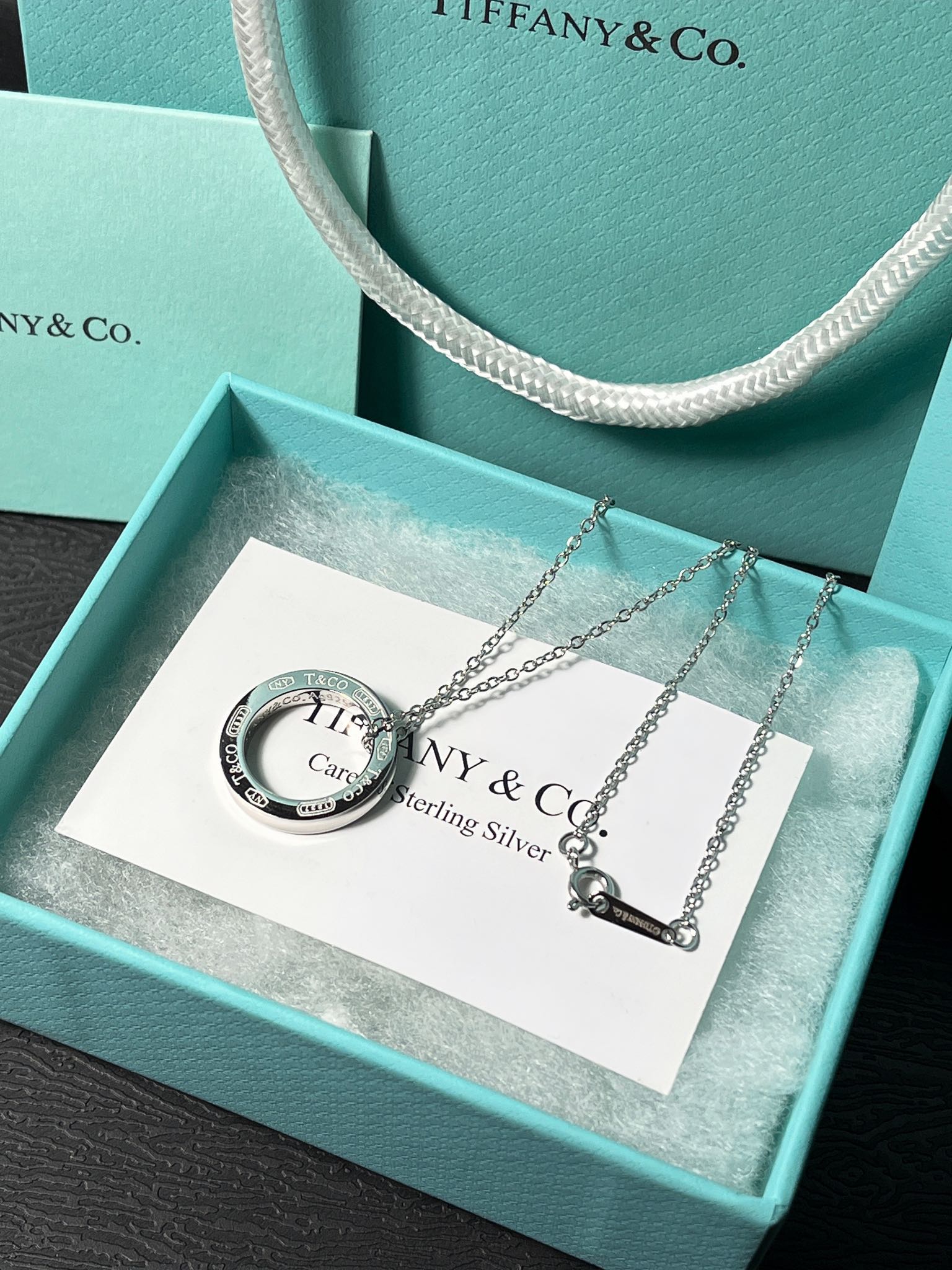 سلسال تيفاني مدور لوقو فضي سلسال tiffany