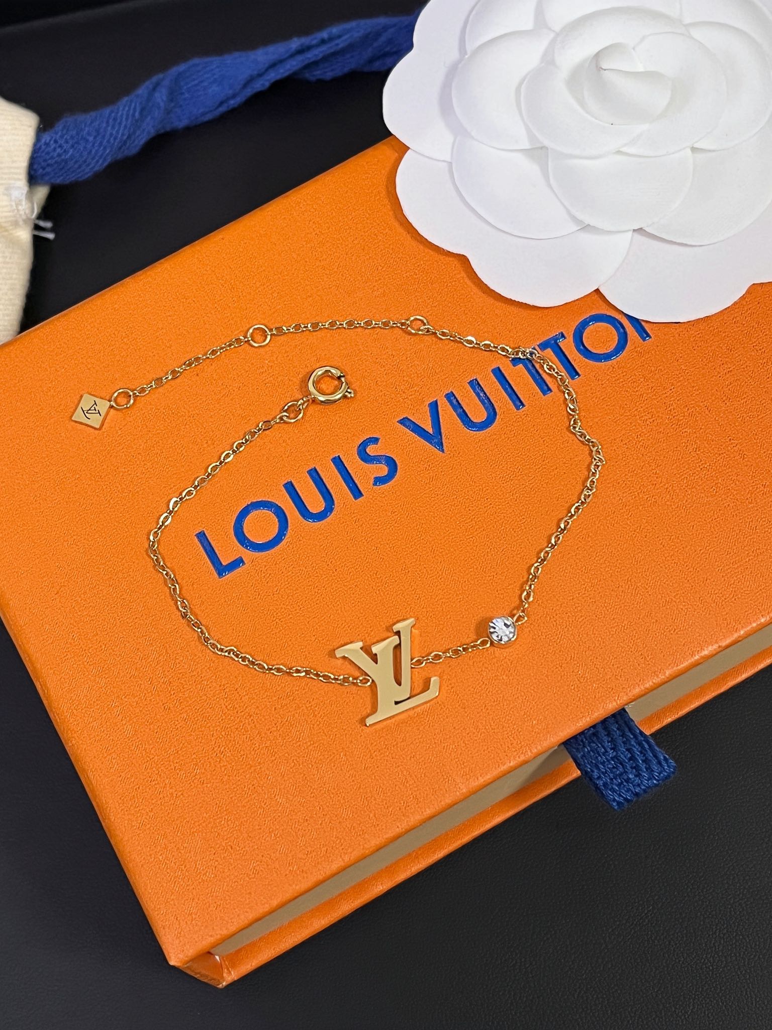 اسواره لويس فيتون لوقو ناعمه اسواره louis vuitton