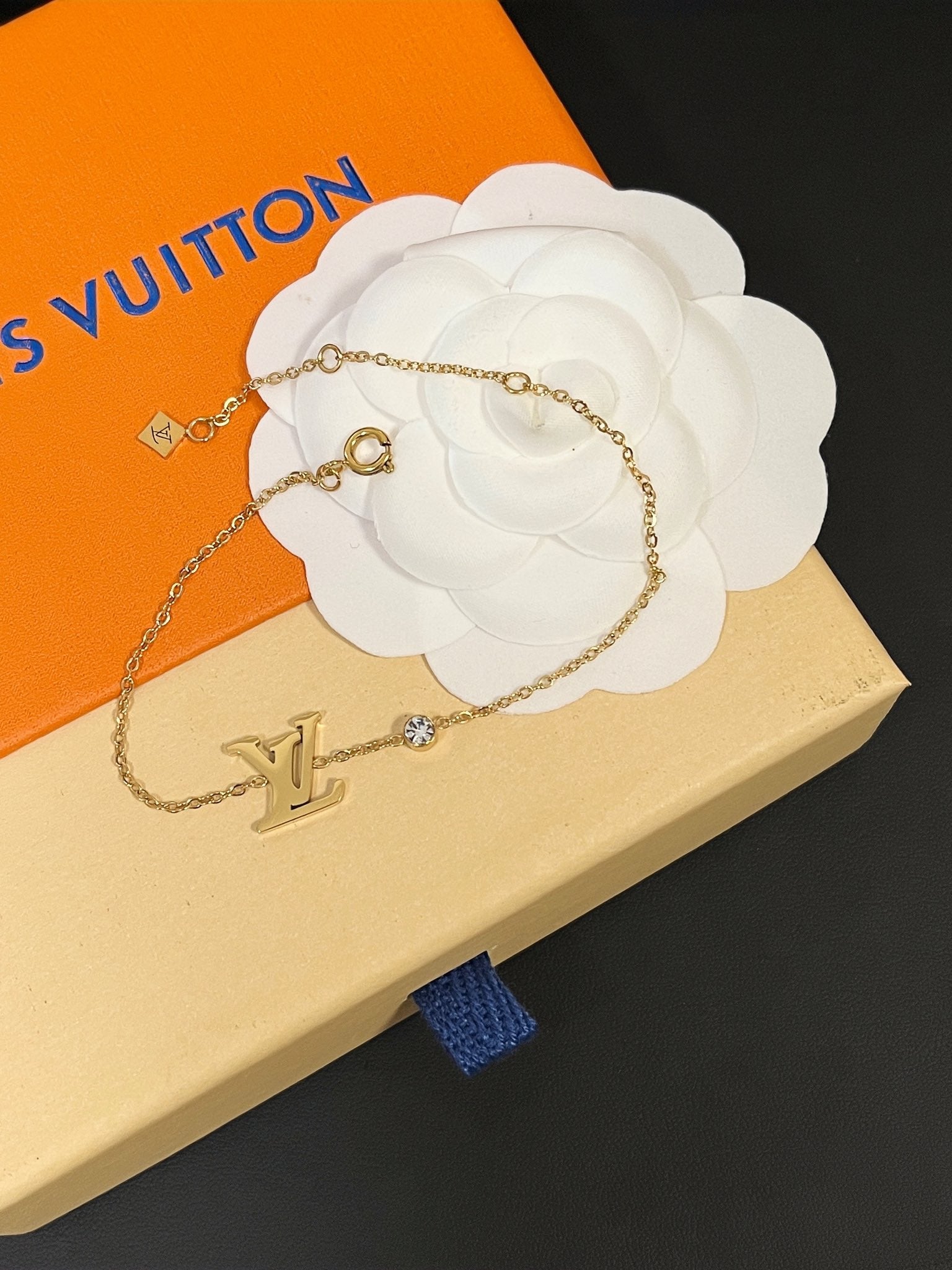 اسواره لويس فيتون لوقو ناعمه اسواره louis vuitton