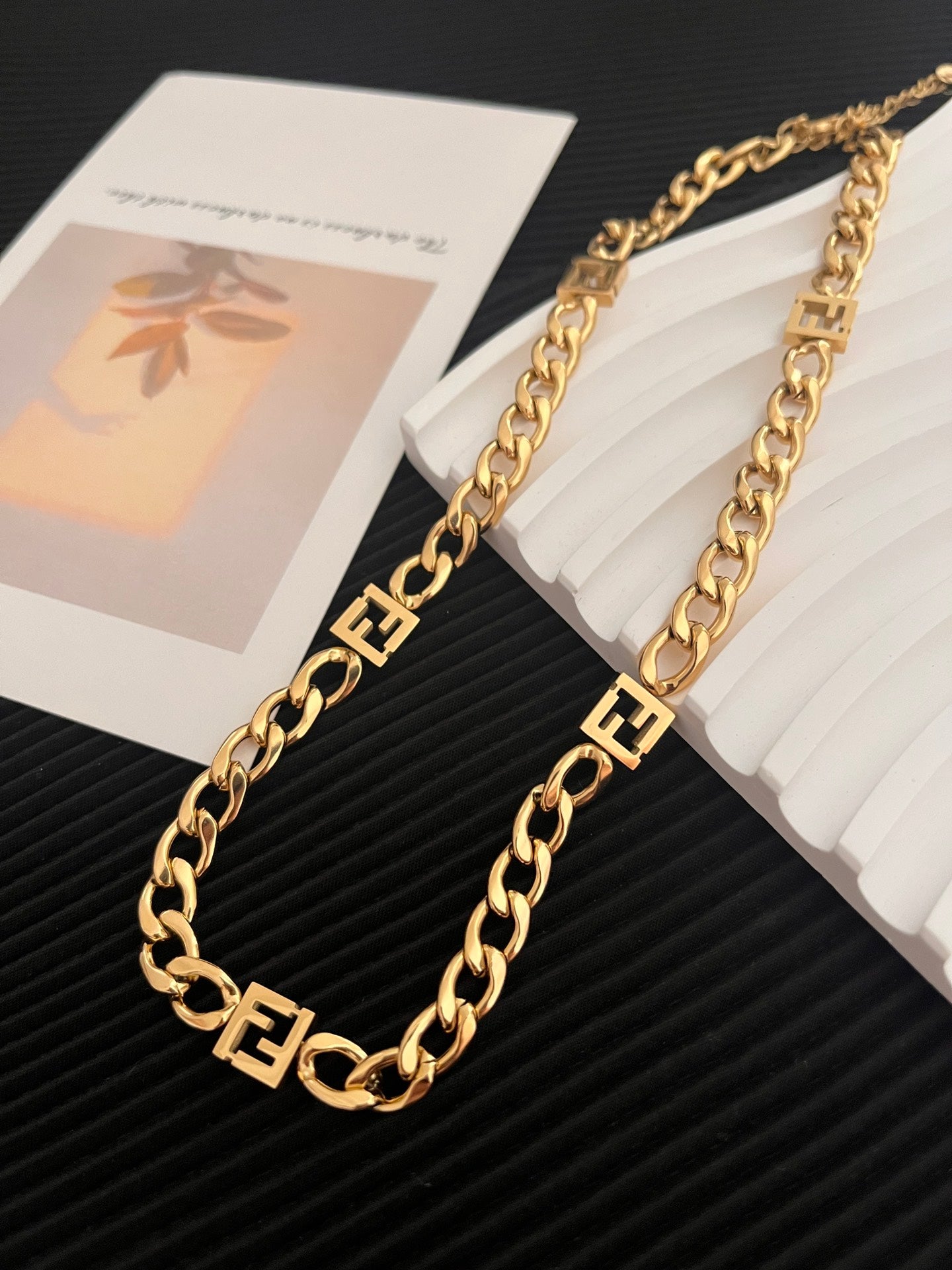سلسال عقد فندي جنزير كبير سلسال fendi