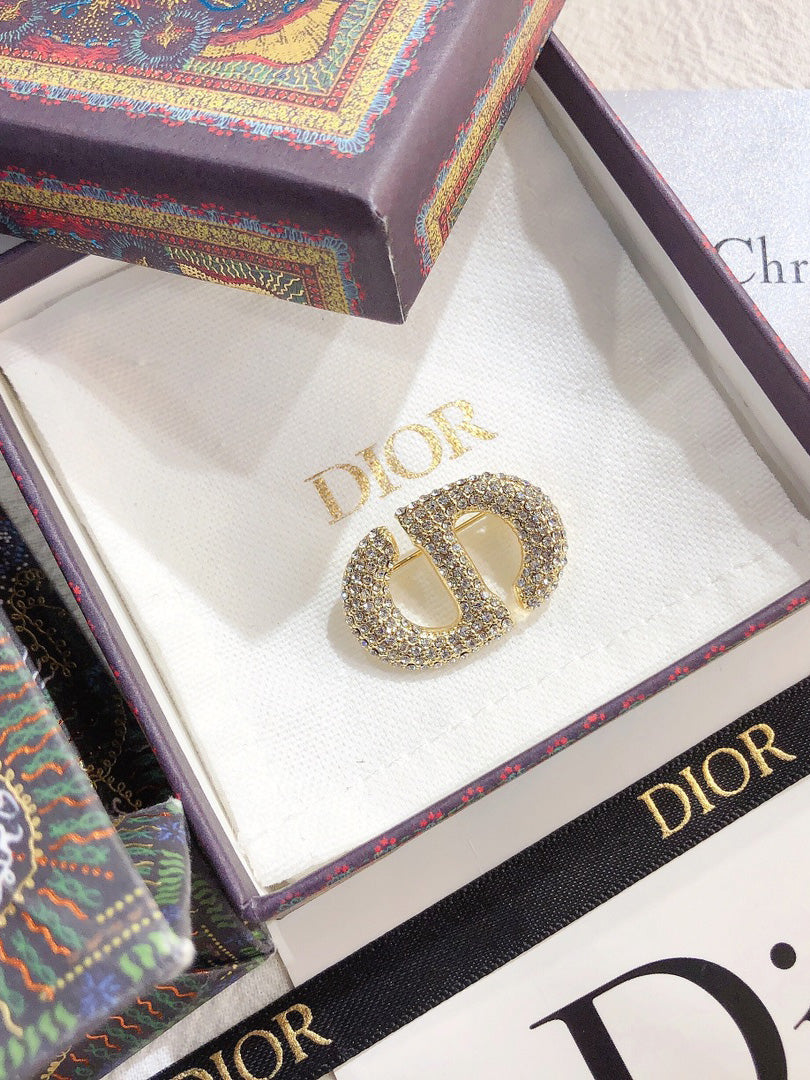 بروش ماركة ديور كريستال بروش dior