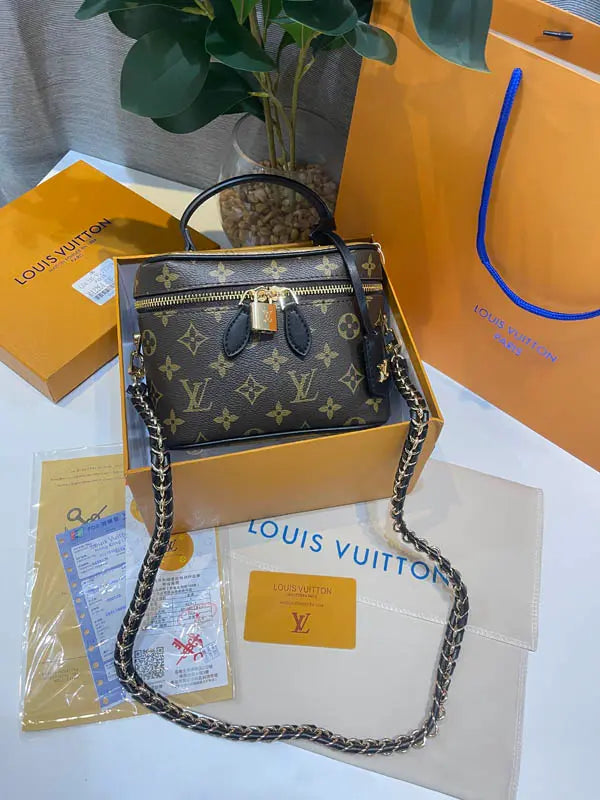 شنطة لويس فيتون ماستر ميك اب شنط وحقائب louis vuitton bags