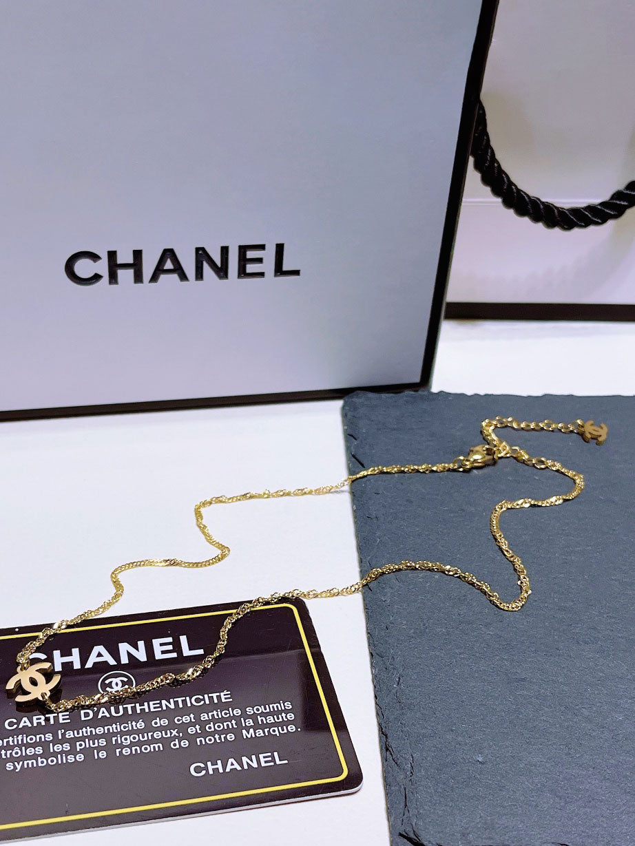 سلسال شانيل ناعم لوقو ذهبي سلسال chanel