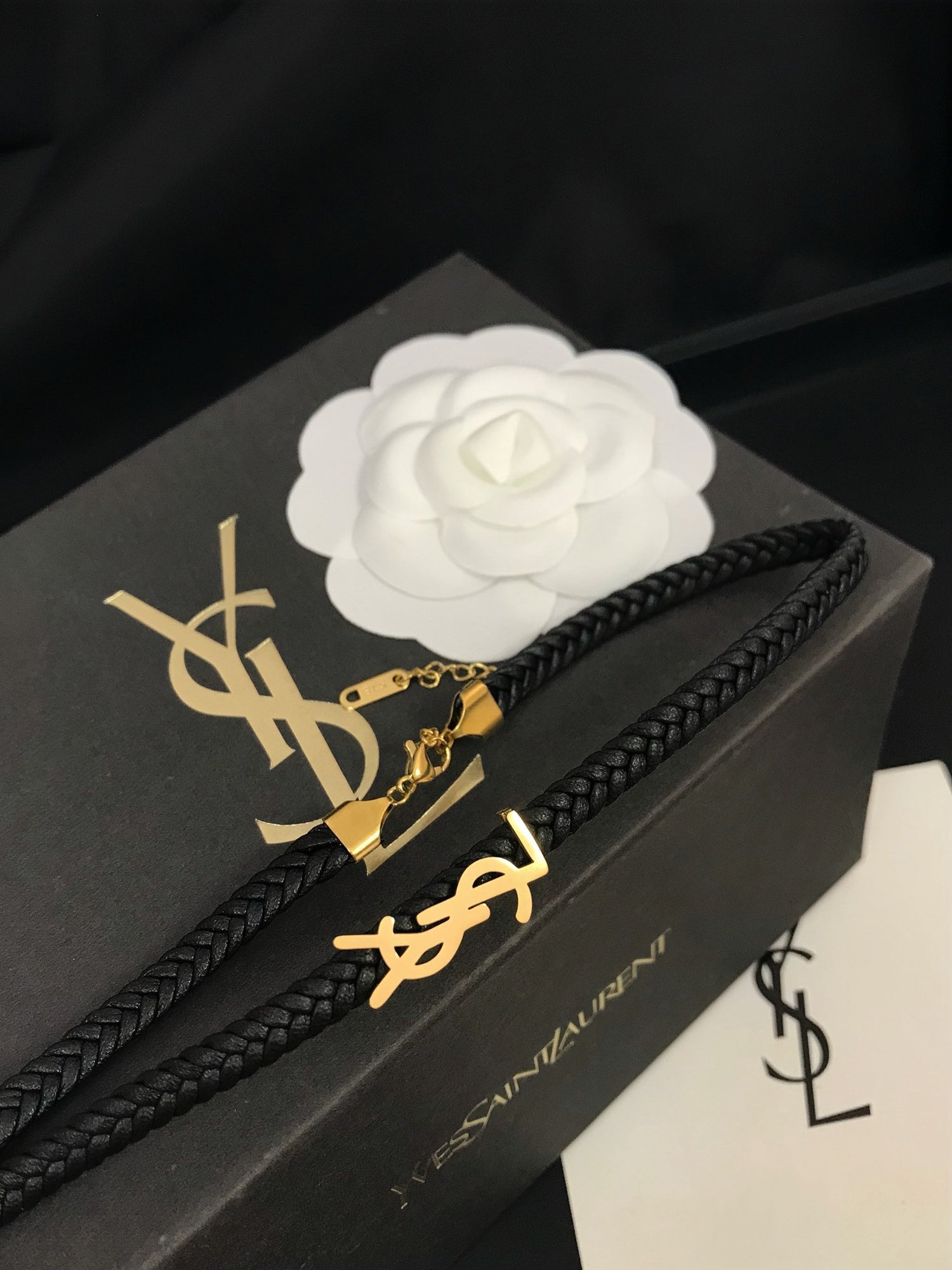 سلسال ايف سان لوران تشوكر اسود سلسال ysl