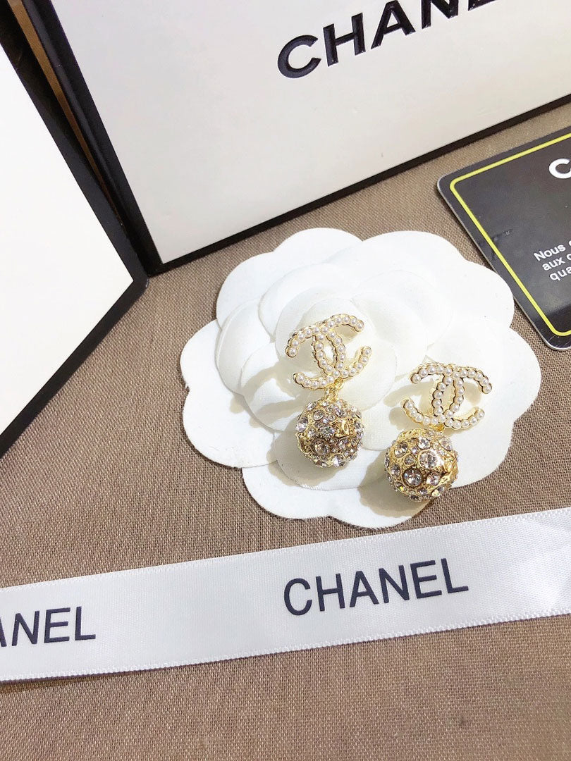 حلق شانيل ذهبي لوقو كريستال حلق chanel