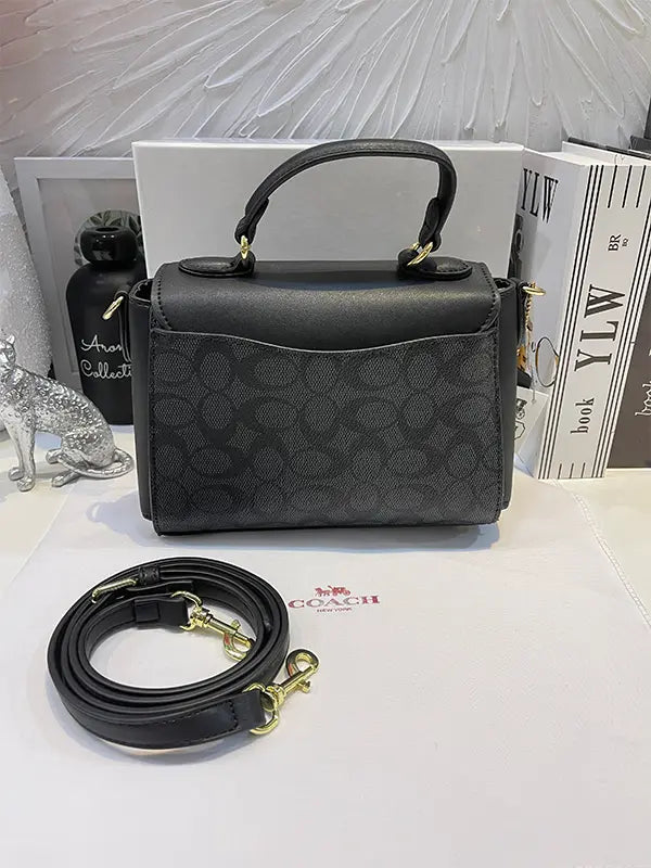 شنطة كوتش صغيره الوان شنط وحقائب coach bags