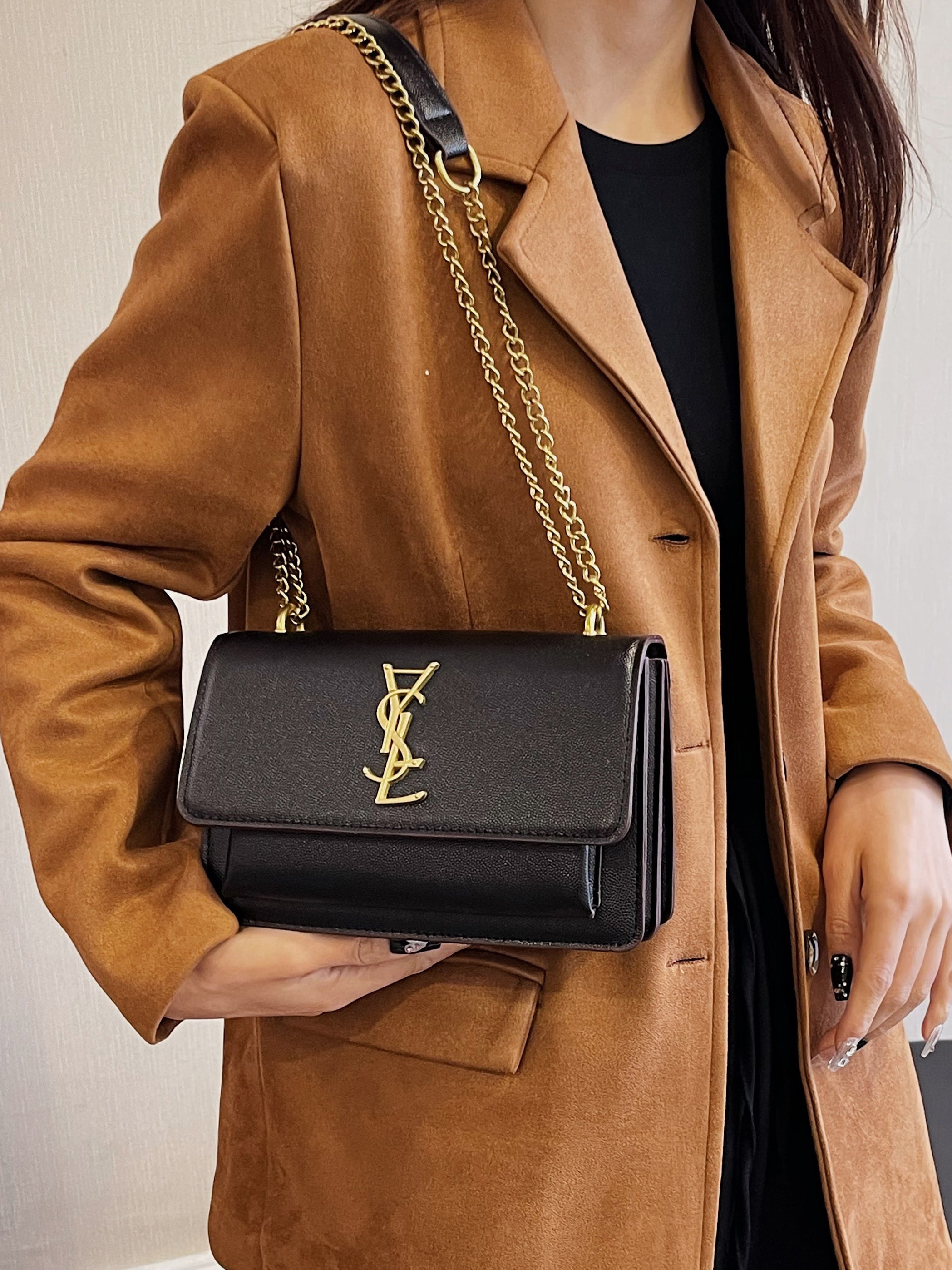 شنطة ايف سان لوران اسود وسط شنط وحقائب fendi اسود