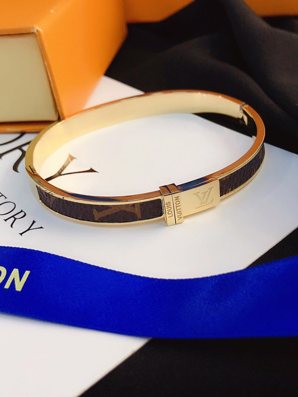 اسواره لويس فيتون بانقل بنية اسواره louis vuitton