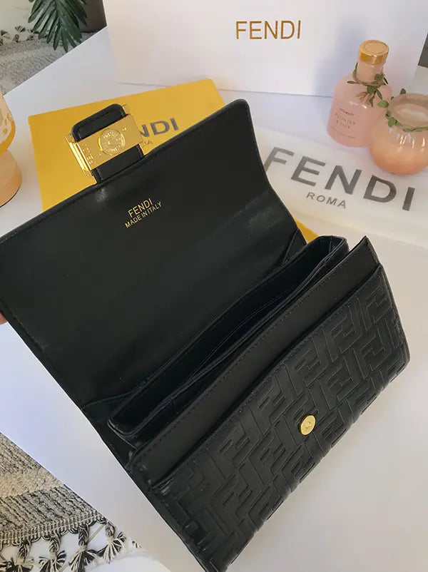 شنطة فندي صغيره اسود ماستر شنط وحقائب fendi bags