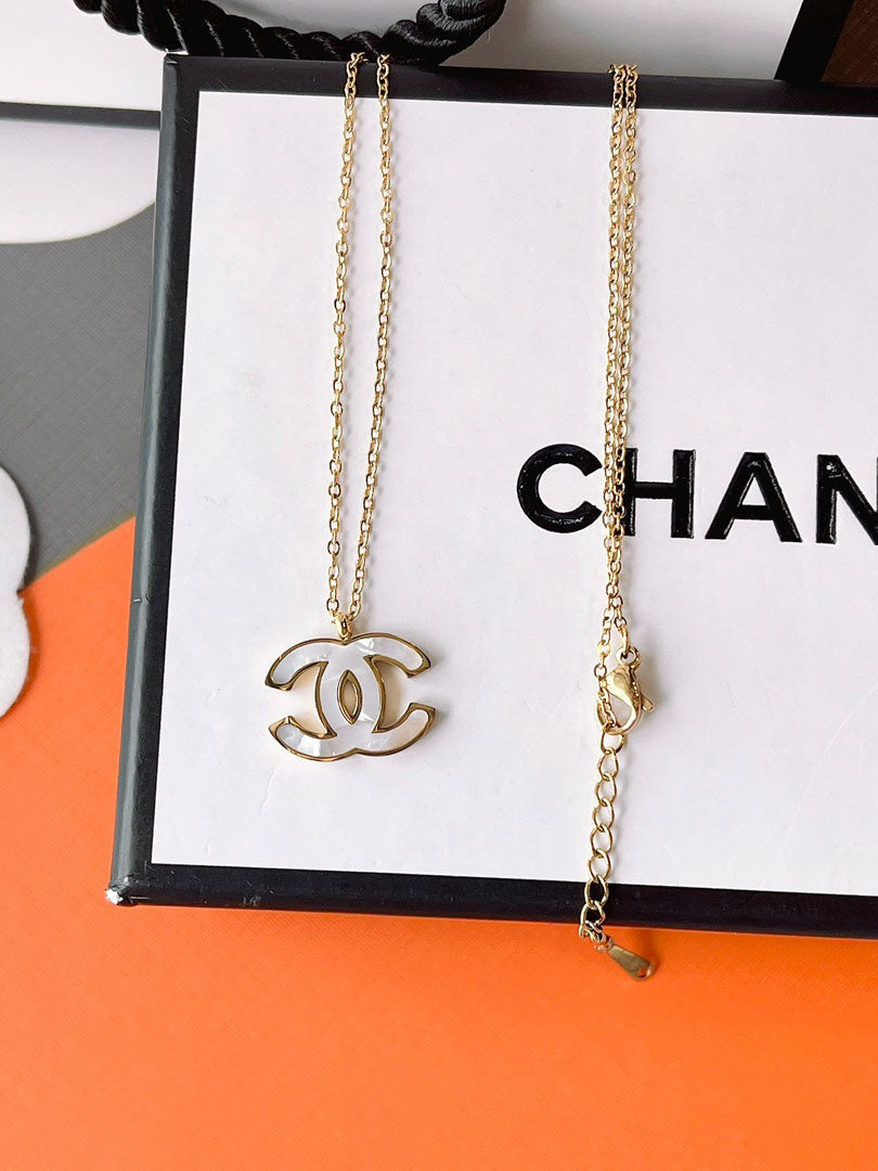 سلسال شانيل ناعم شيل ابيض سلسال chanel
