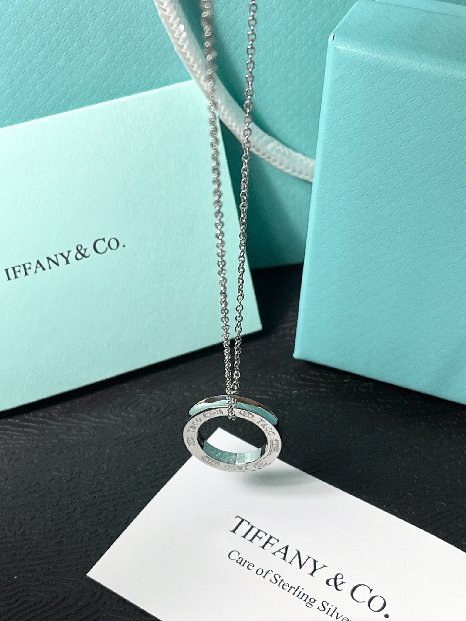 سلسال تيفاني مدور لوقو فضي سلسال tiffany