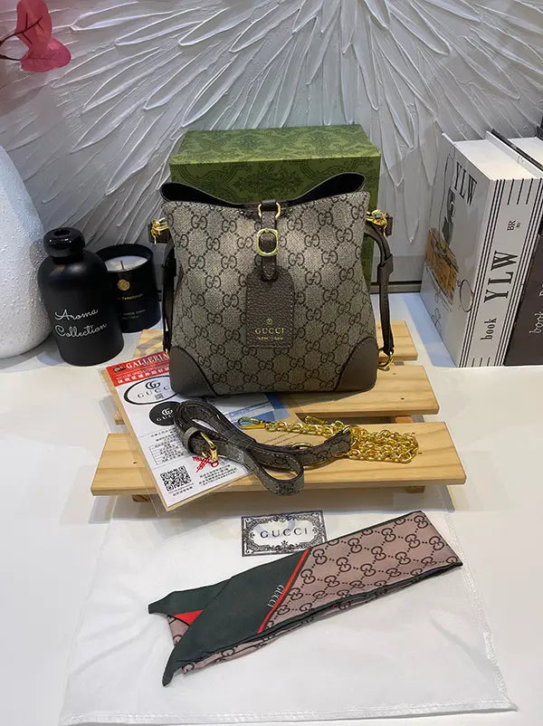 شنطة قوتشي ماستر وسط بنية شنط وحقائب gucci bags بني