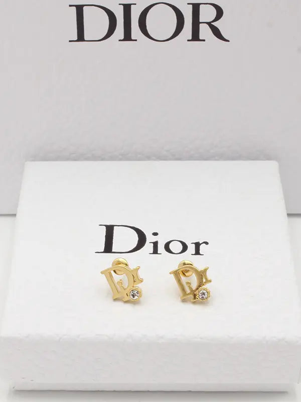حلق ديور صغير لوقو حلق dior