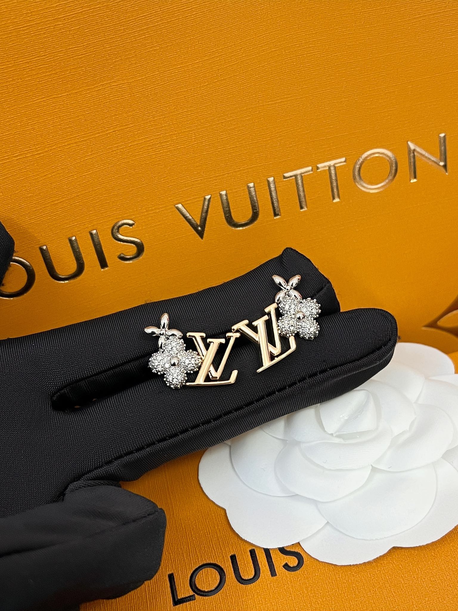 حلق لويس فيتون زركون 8046 حلق louis vuitton