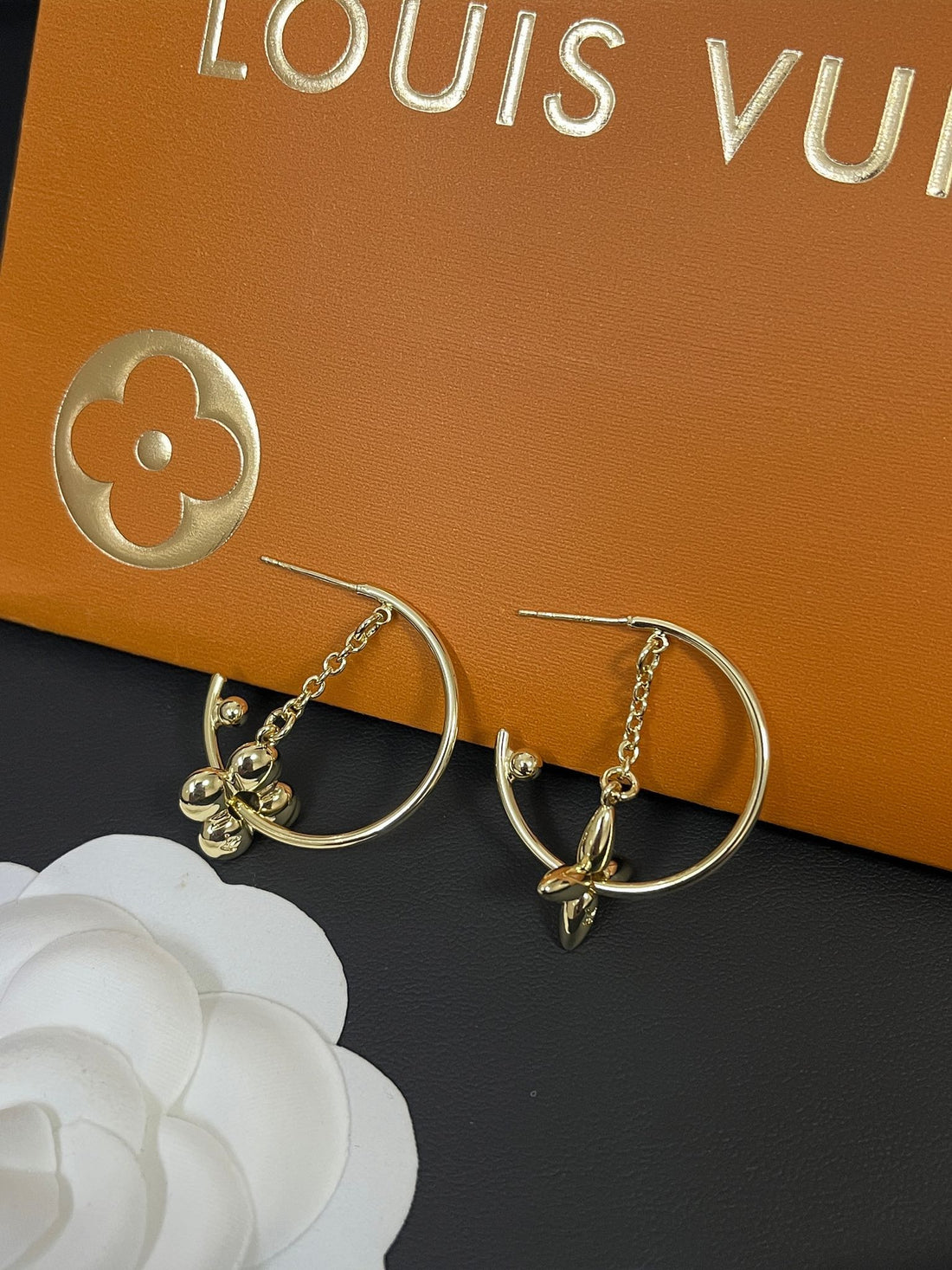 حلق لويس فيتون لوقو دائري حلق louis vuitton