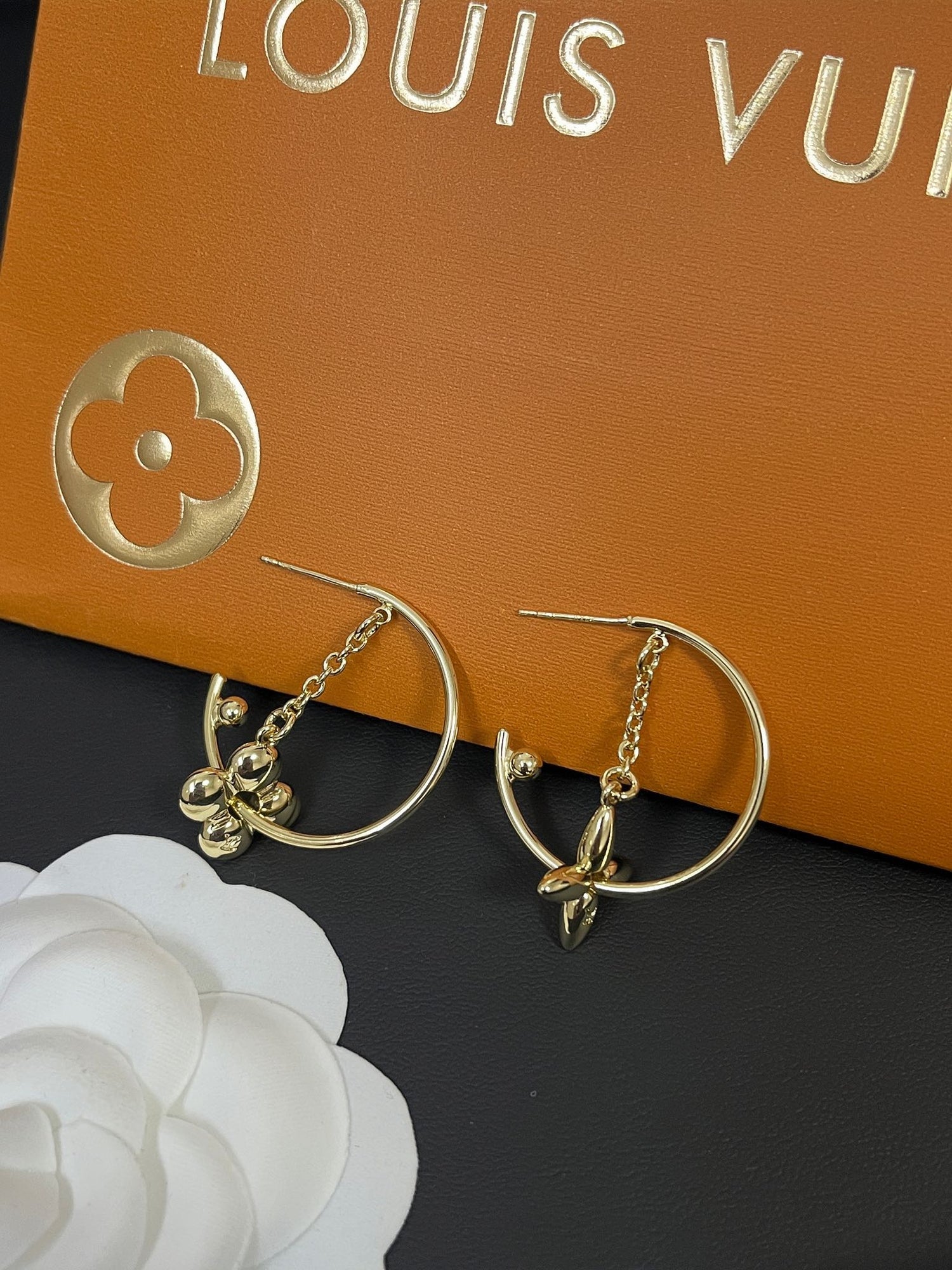 حلق لويس فيتون لوقو دائري حلق louis vuitton