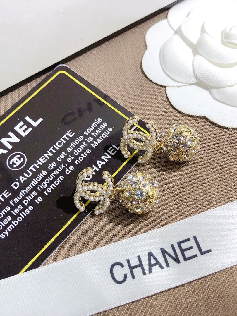 حلق شانيل ذهبي لوقو كريستال حلق chanel