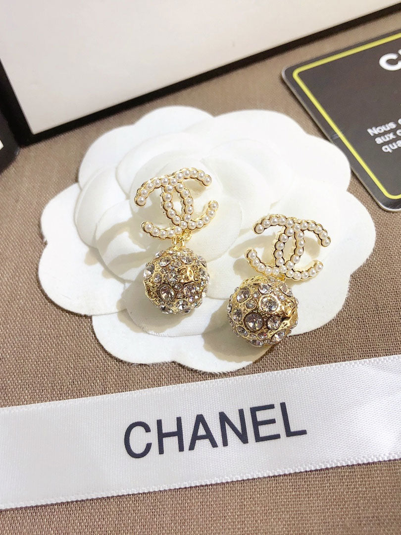 حلق شانيل ذهبي لوقو كريستال حلق chanel
