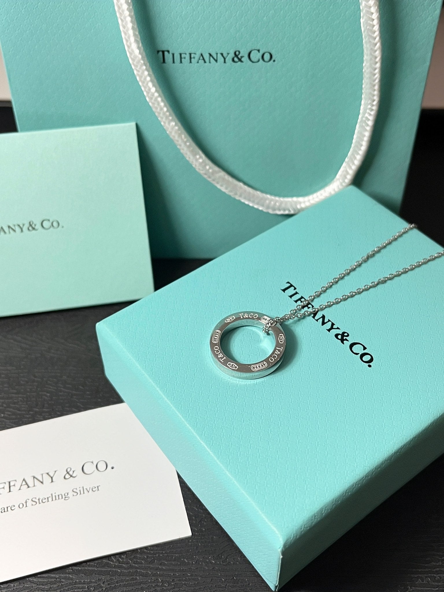 سلسال تيفاني مدور لوقو فضي سلسال tiffany