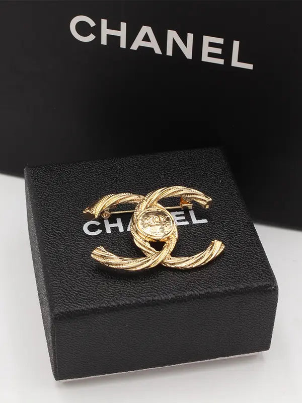 بروش شانيل 218 بروش chanel ذهبي