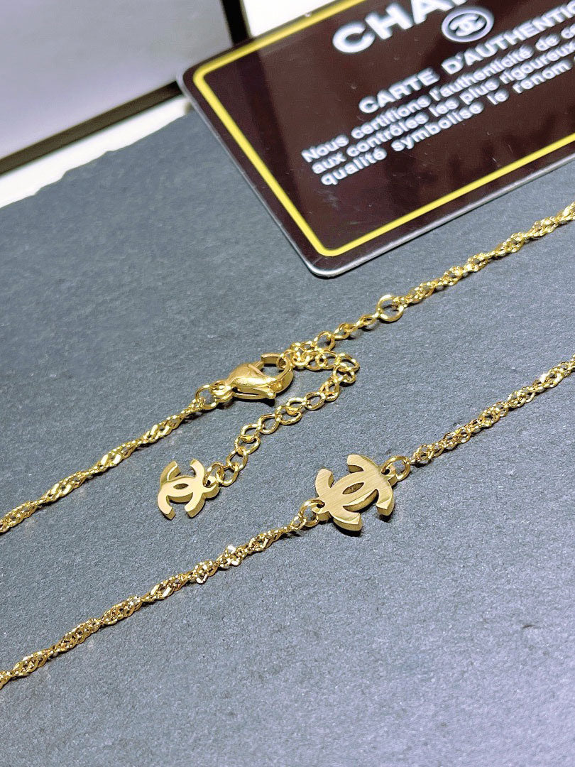 سلسال شانيل ناعم لوقو ذهبي سلسال chanel ذهبي