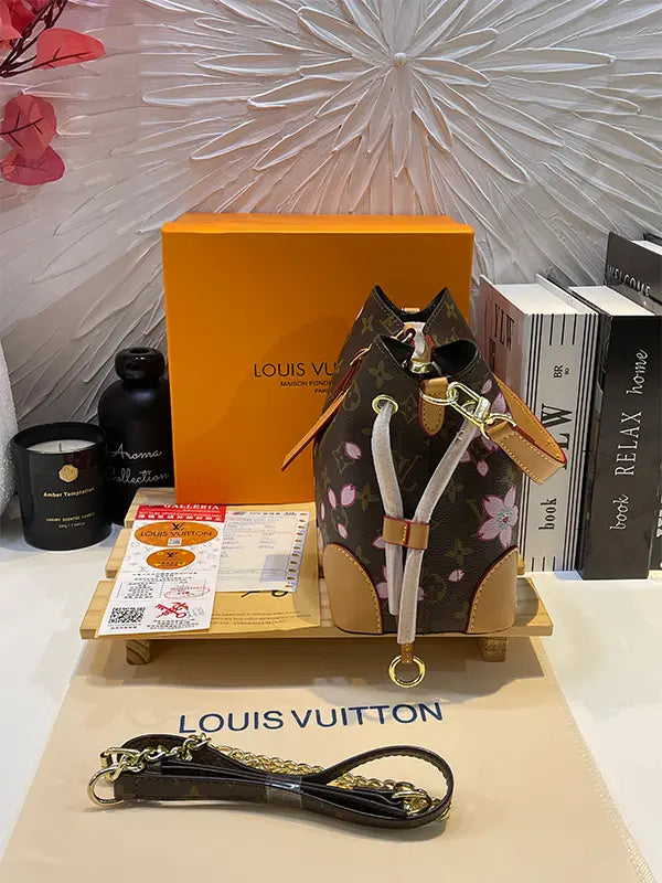 شنطة لويس فيتون ماستر بنية شنط وحقائب louis vuitton bags