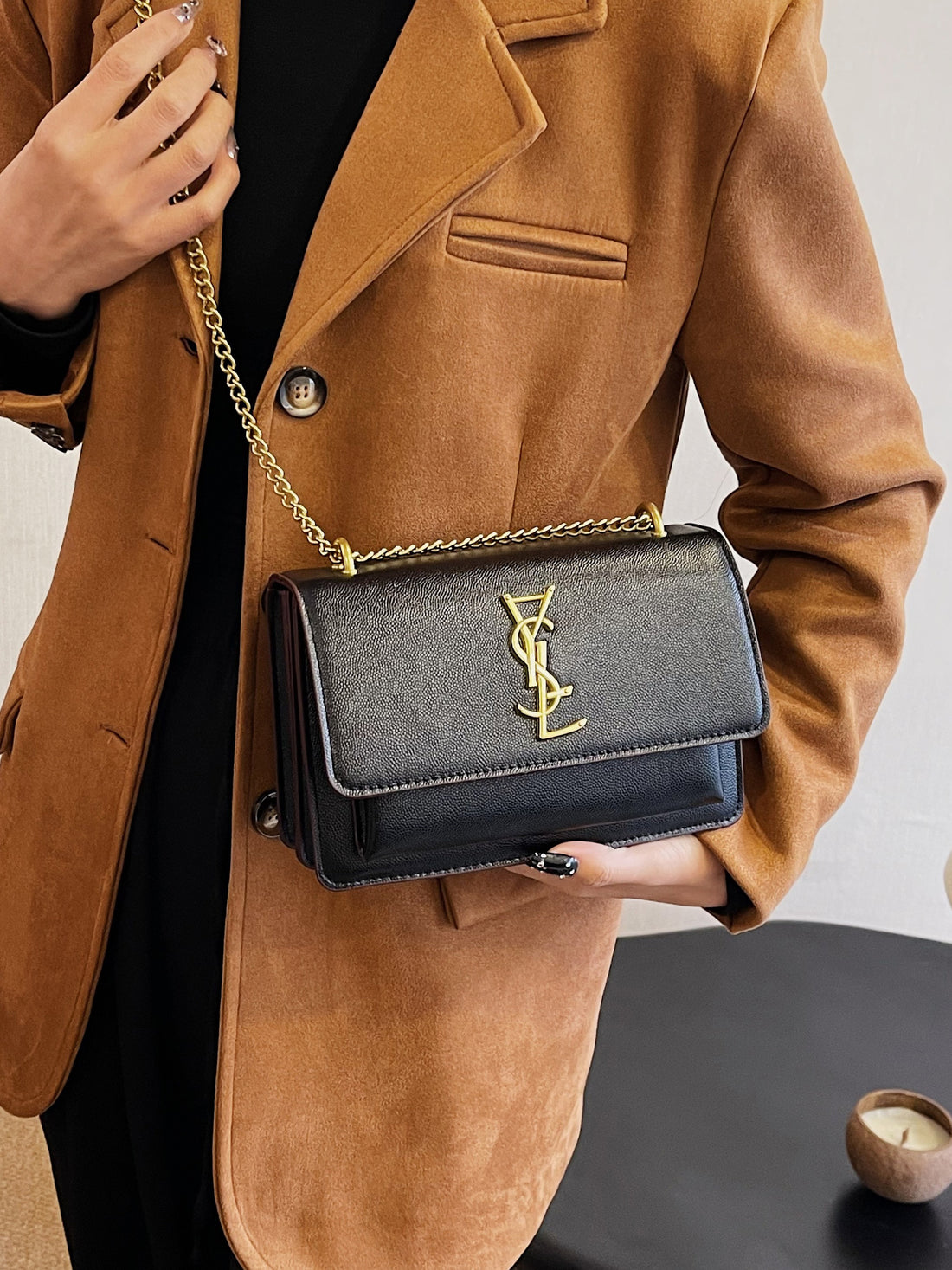 شنطة ايف سان لوران اسود وسط شنط وحقائب fendi