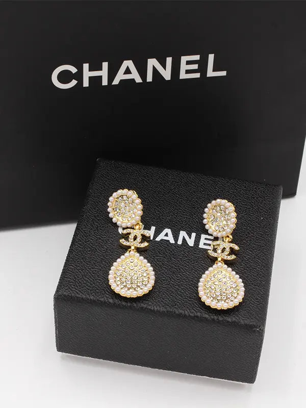 حلق شانيل دمعه لولو وكريستال لوقو حلق chanel