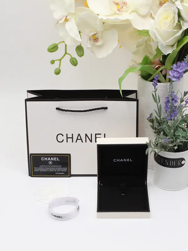 ملحقات شانيل للاطقم مربع هاي فيرجن هدايا chanel Default Title