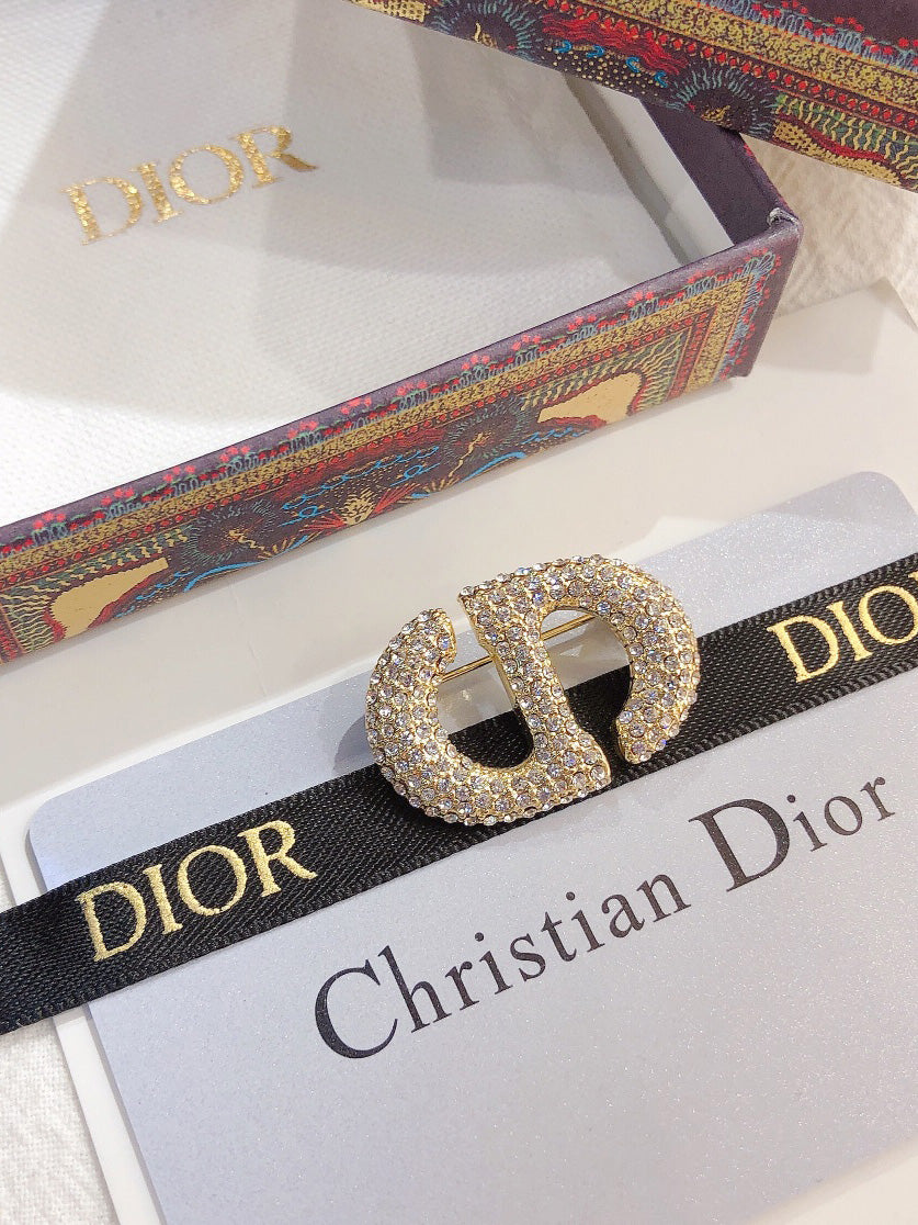 بروش ماركة ديور كريستال بروش dior