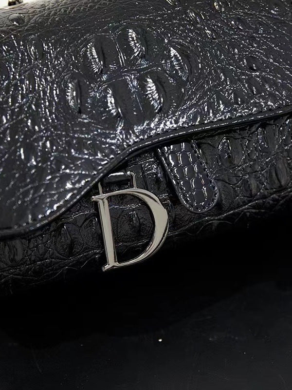 شنطة مستوحى من ديور شنط وحقائب dior