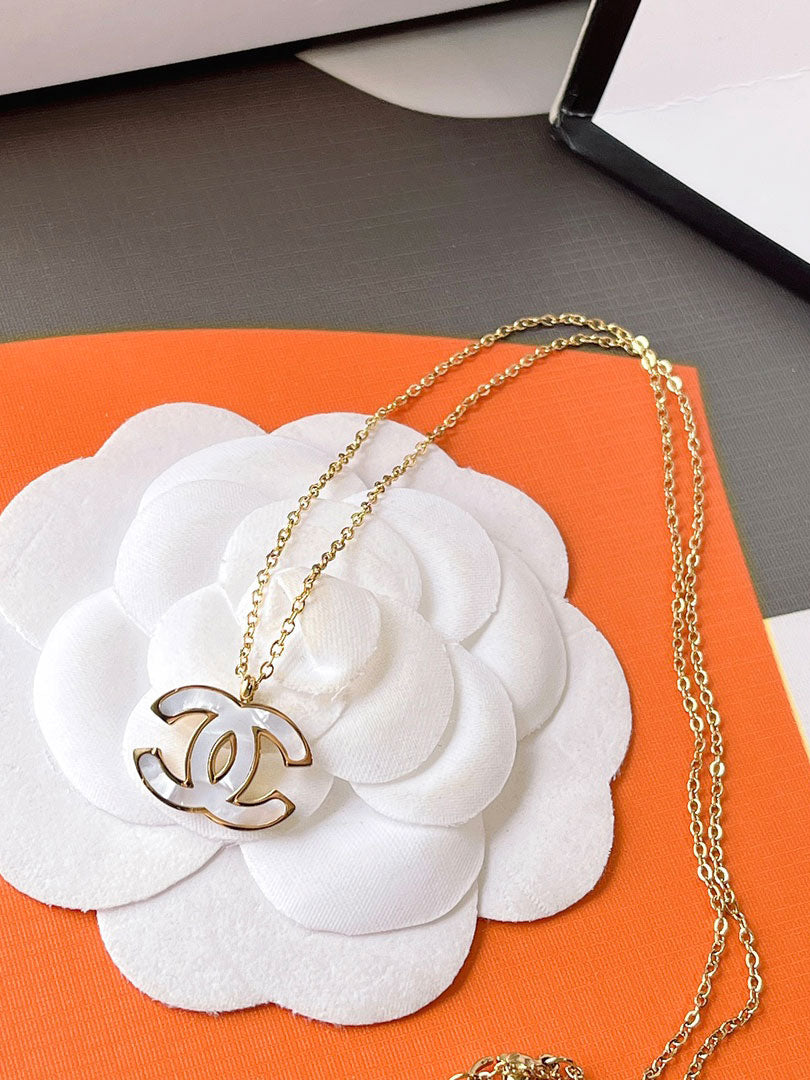 سلسال شانيل ناعم شيل ابيض سلسال chanel