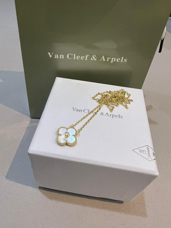 سلسال فان كليف الوردي الجديد سلسال van cleef ابيض