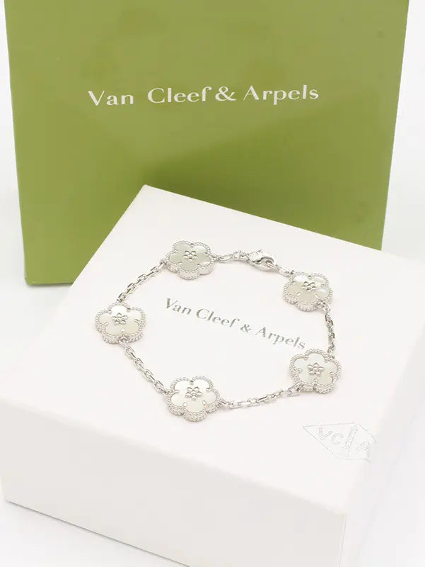 اسواره فان كليف زهرات الامبرا اند اربلز الماستر اسواره van cleef