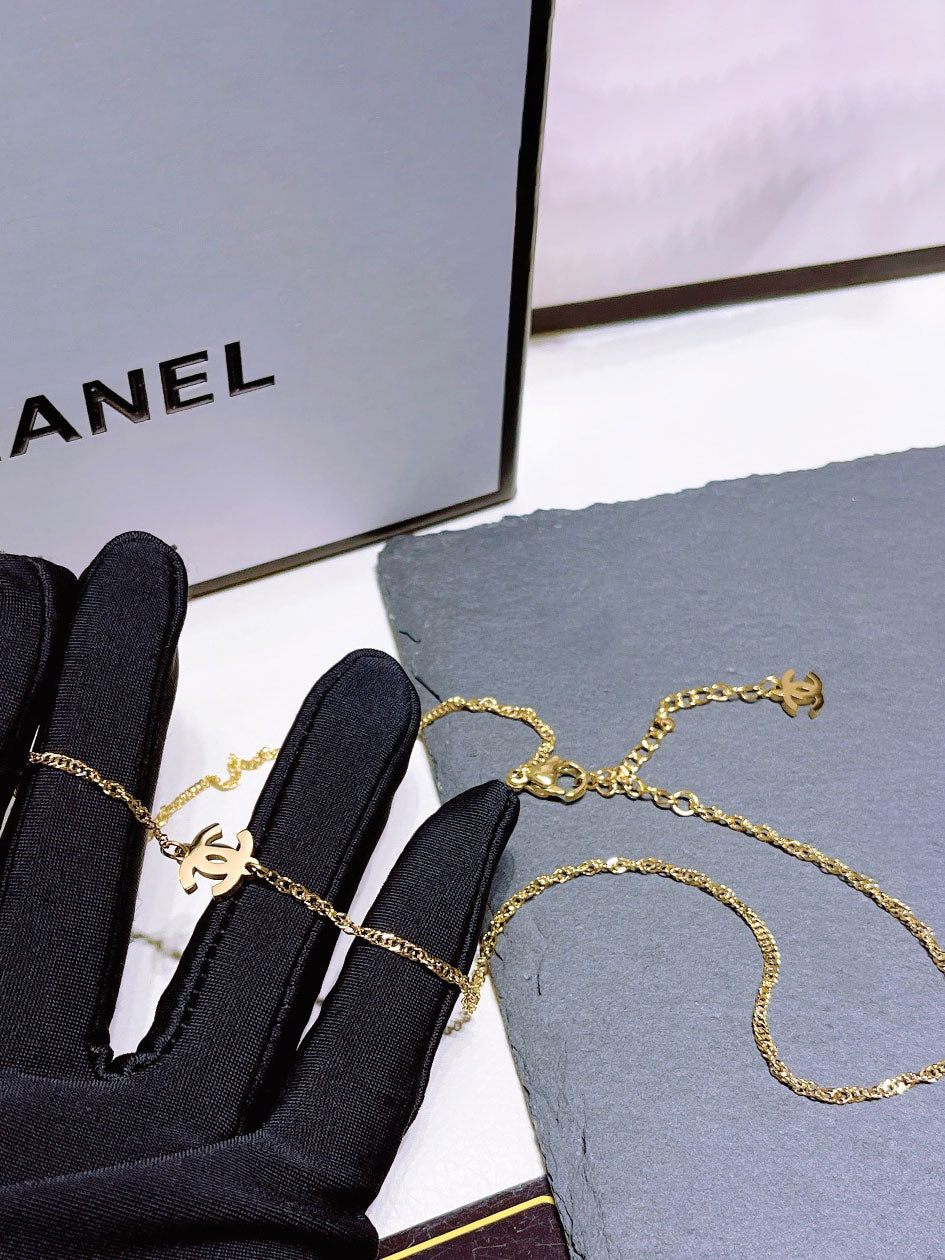 سلسال شانيل ناعم لوقو ذهبي سلسال chanel
