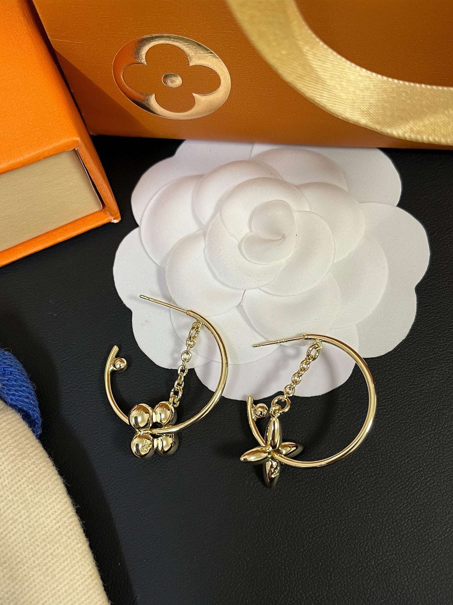 حلق لويس فيتون لوقو دائري حلق louis vuitton