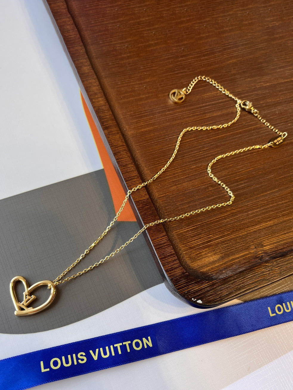 طقم لويس فيتون 2 هارت قولد سلسال louis vuitton