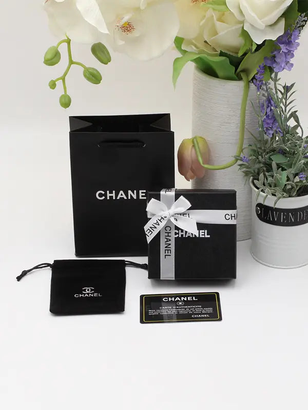 ملحقات اكسسوارت شانيل وايت اند بلاك هدايا chanel Default Title