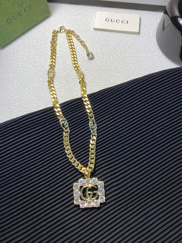 سلسال قوتشي ذهبي كبير كريستال سلسال gucci