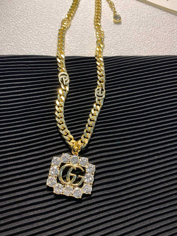 سلسال قوتشي ذهبي كبير كريستال سلسال gucci