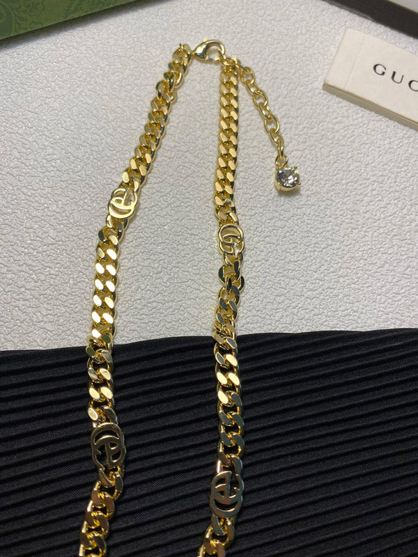 سلسال قوتشي ذهبي كبير كريستال سلسال gucci