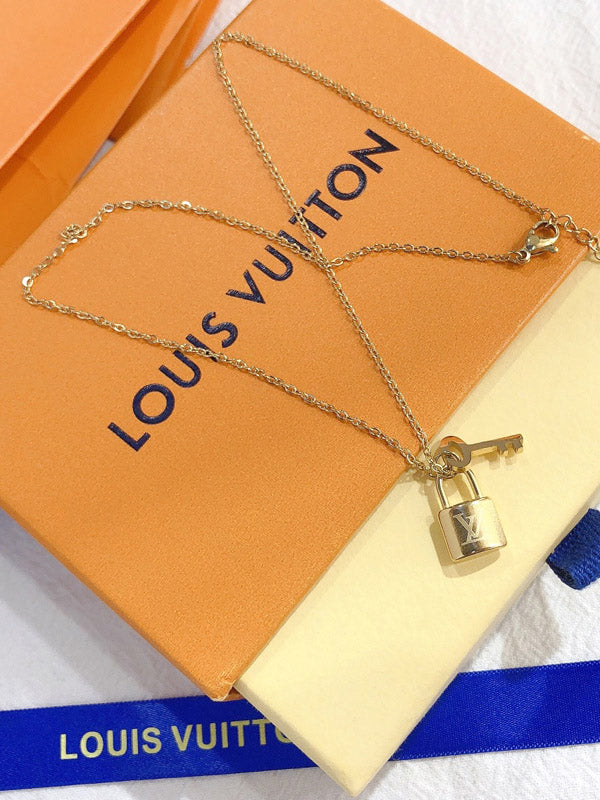 سلسال لويس فيتون كي اند لوك سلسال louis vuitton ذهبي