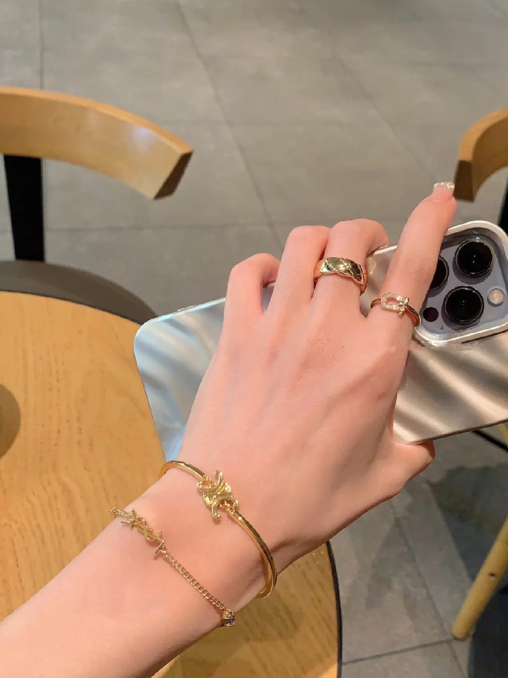 اسوارة ايف سان لوران ذهبي اسواره ysl