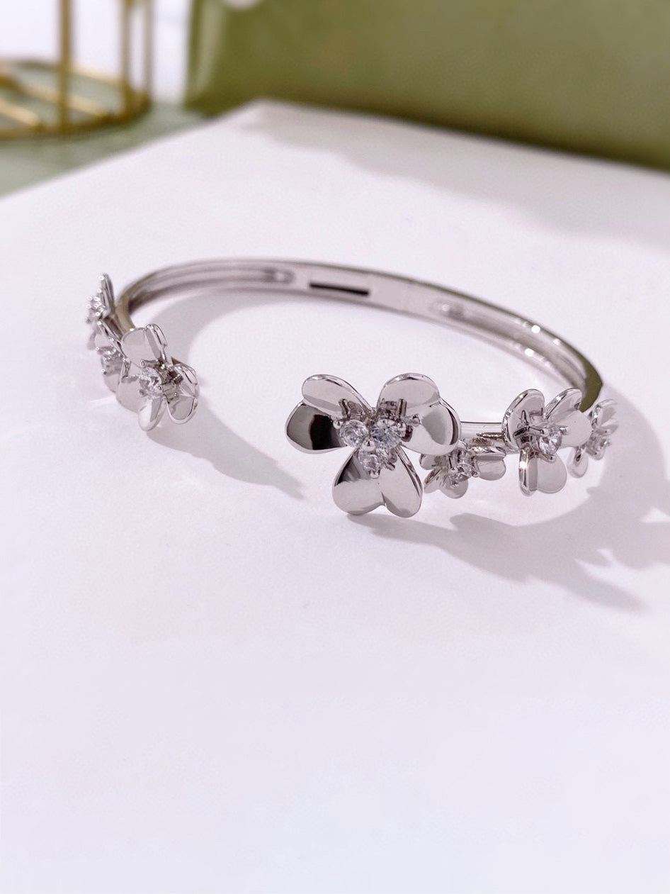 اسواره فان كليف ملتي فلاور اسواره van cleef فضي